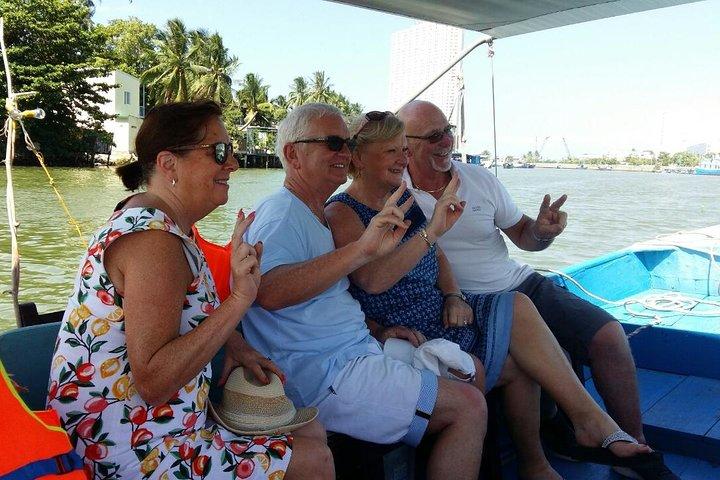 Nha Trang Special Sunset River Cruise für Sightseeing und gutes Abendessen