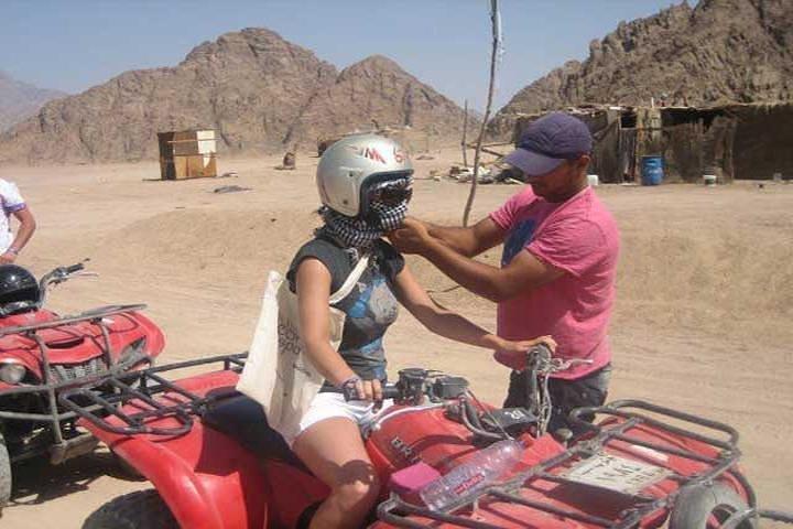 Sharm El-Sheikh: Quad Bike e Desert Safari Adventure con trasferimenti