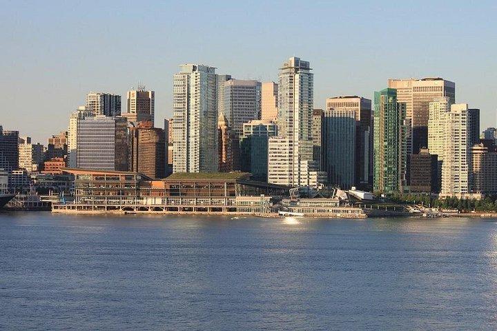 プライベートトランスファー、バンクーバー国際ブリティッシュコロンビア州バンクーバー行きの空港 -  VIP、SEDAN