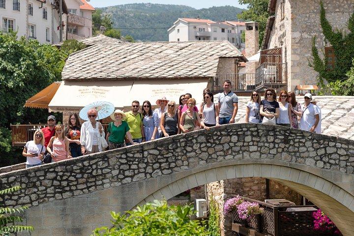 Dagsutflykt till Mostar och Kravice (engelska-spanska)