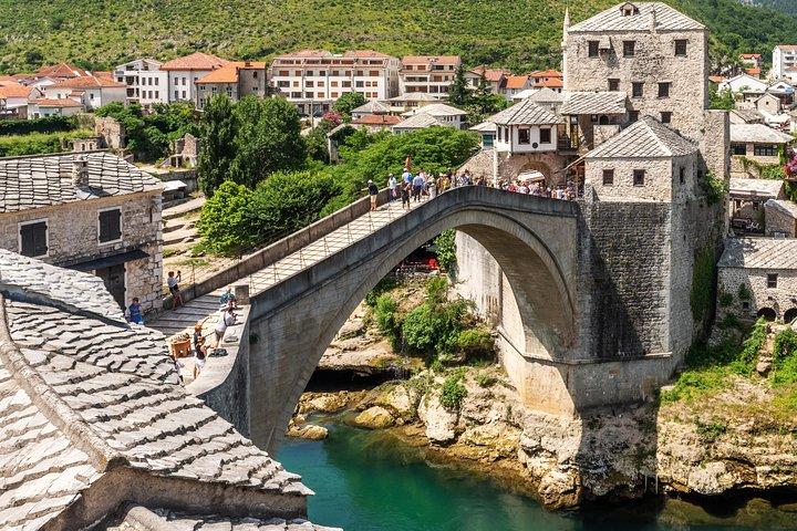 Dagsutflykt till Mostar och Kravice (engelska-spanska)