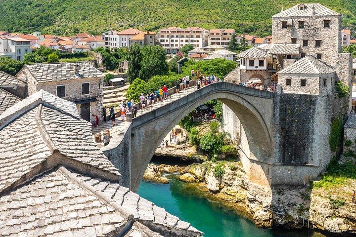 ドゥブロヴニクからのモスタルとクラヴィツェの滝（英語-スペイン語）
