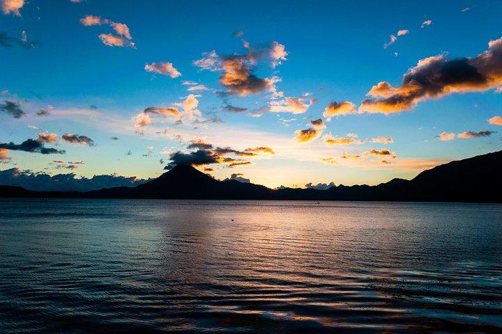 グアテマラツアーの8日間のベスト：アンティグア、パパヤ火山、アティトラン湖、ティカル遺跡