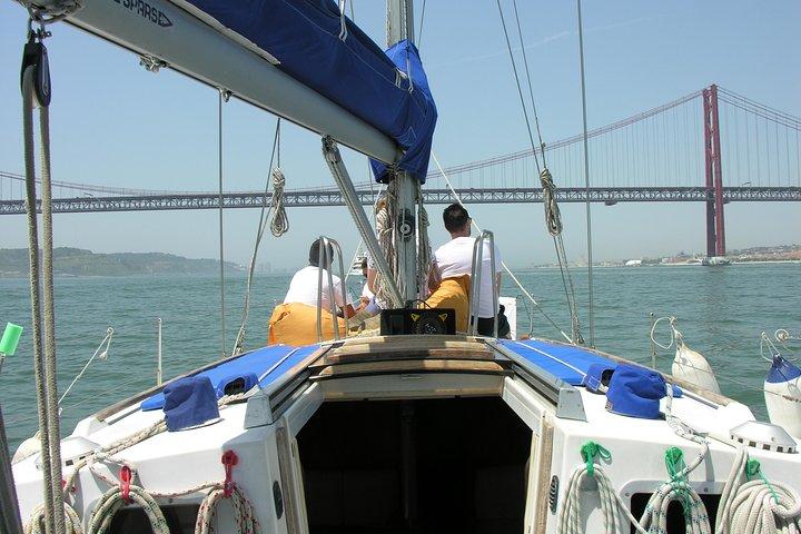 PRIVATE BOAT TOUR Lisbon
