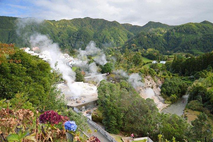 フルナス全日ツアー：温泉、伝統的なランチ＆ティー