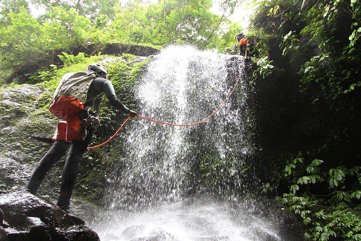 Mellemkløftetur på Bali "Samba canyon"