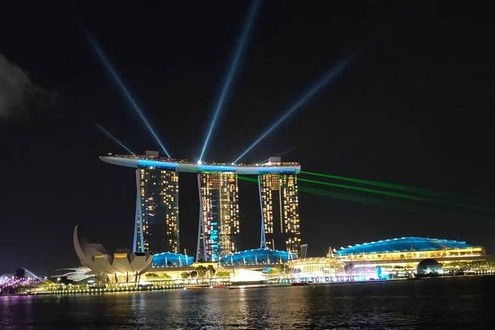 Privat tur: Nighttime Sightseeing med River Cruise