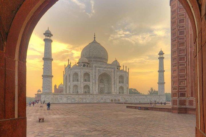 Taj Mahal Sunrise Private Tour from Delhi