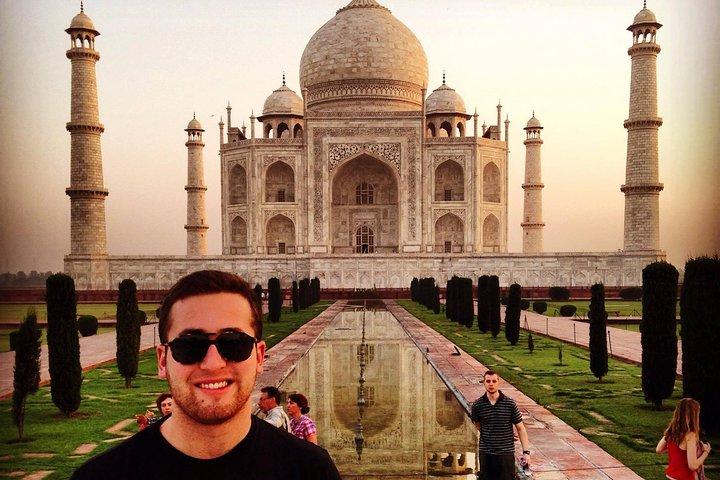 Taj Mahal Sunrise Private Tour from Delhi