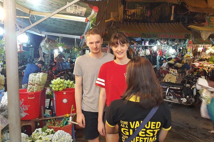 Tour gastronomico di lusso di Saigon in moto con 10 piatti autentici