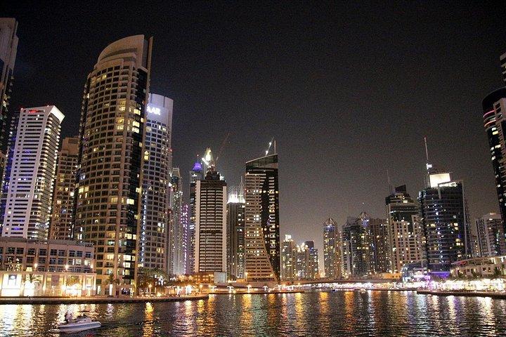 Burj Khalifaチケットで夜のドバイシティツアー