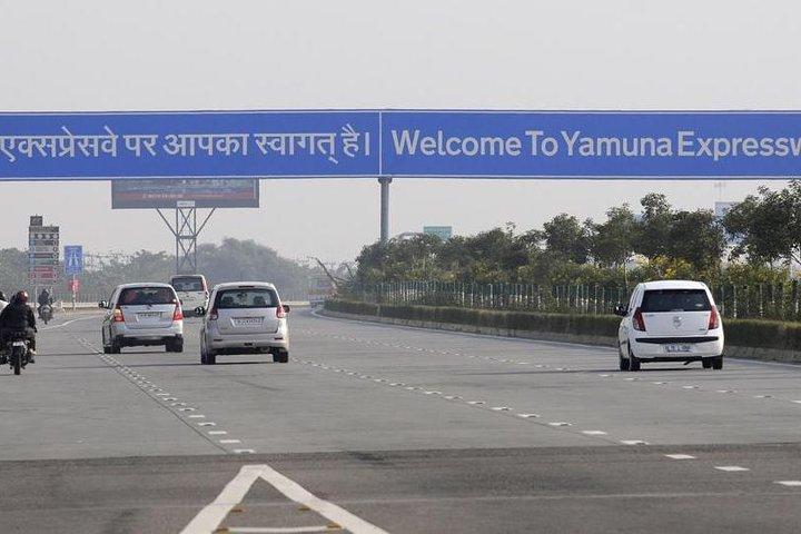 Agra: trasferimento privato da Agra a Delhi