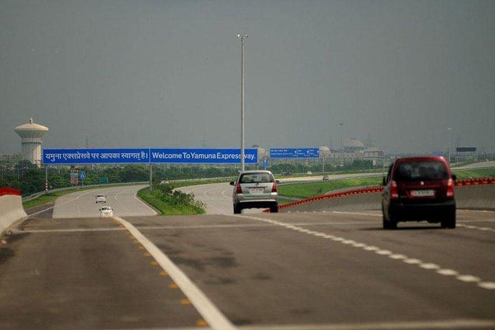 Agra: trasferimento privato da Agra a Delhi