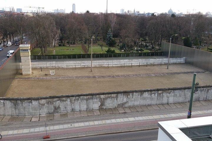 The Berlin Wall / Cold War Berlin (Private 3 Hours Walking Tour)