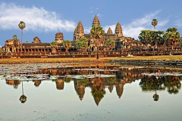 3-Day Angkor, Lake-side Village & Roluos Temples Tour