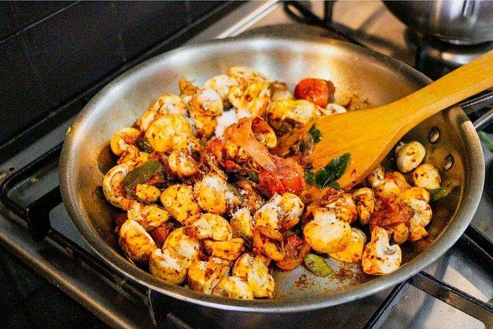 コロンボの地元の家庭で味わう伝統的なスリランカ料理