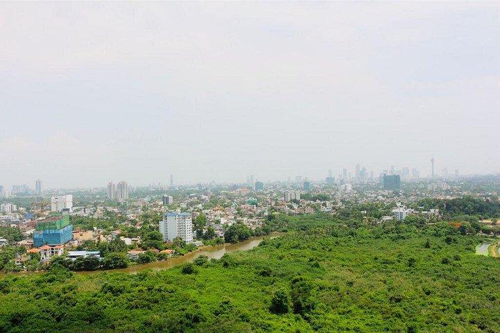 コロンボの地元の家庭で味わう伝統的なスリランカ料理