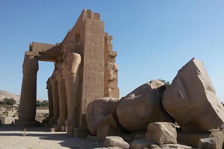 ラメセウム、ハブ寺院、貴族の谷へのツアー