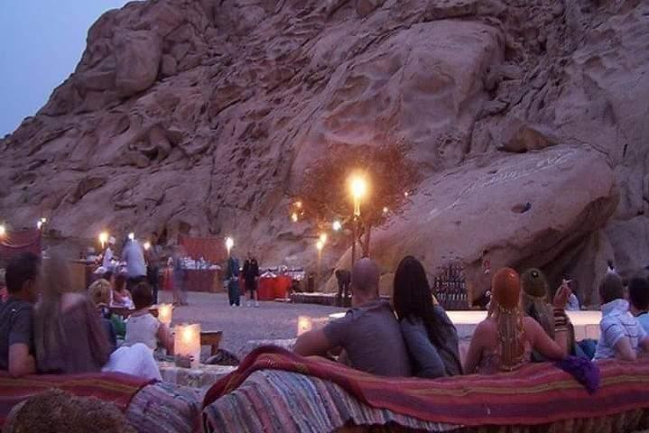 Tour della cena beduina a Sharm El Sheikh (giro in quad e cammello)
