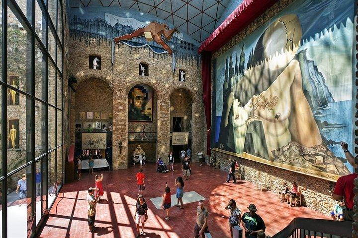 バルセロナ発ダリ美術館とコスタ・ブラバ小グループ日帰り旅行