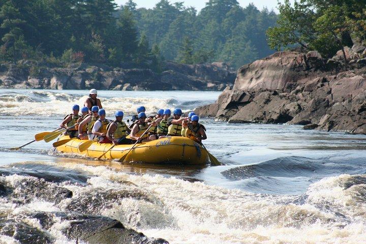 Rafting de mediana intensidad en el río Ottawa | Excursión de un día