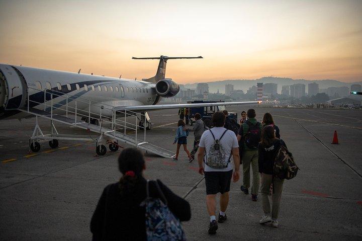 ランチ付きのアンティグアからの往復フライトを含むティカルの日帰り旅行