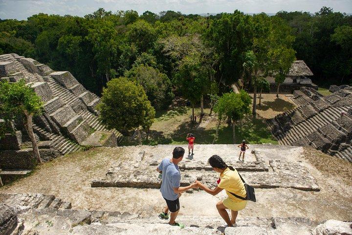 Tikal og Yaxha Overnatningsrejse med fly fra Antigua