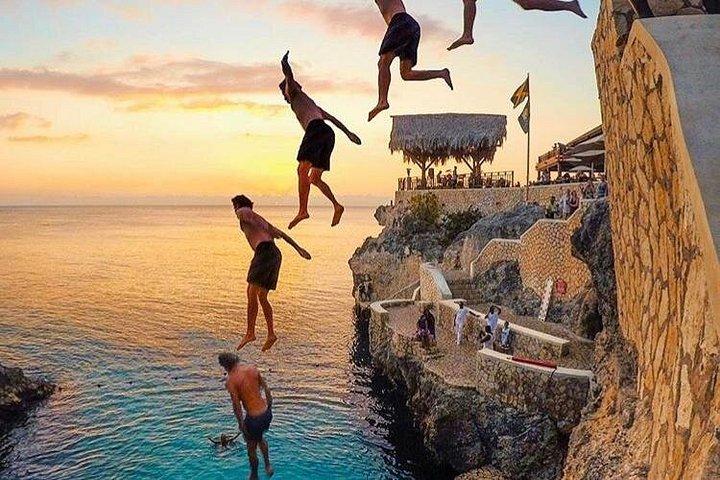 Ricks Cafe Sunset Private Tour