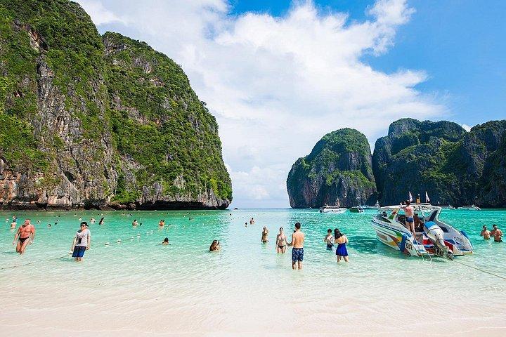 Phi Phi Island Big Boat Tour – Snorkeling & Sightseeing Adventure