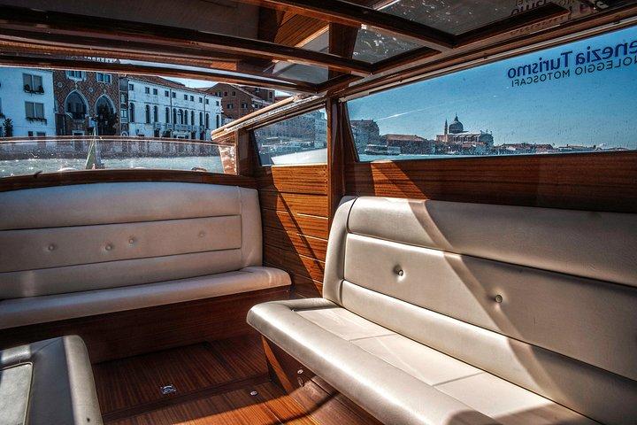Traslado privado em Veneza por taxi aquático: porte de cruzeiro até o centro de Veneza