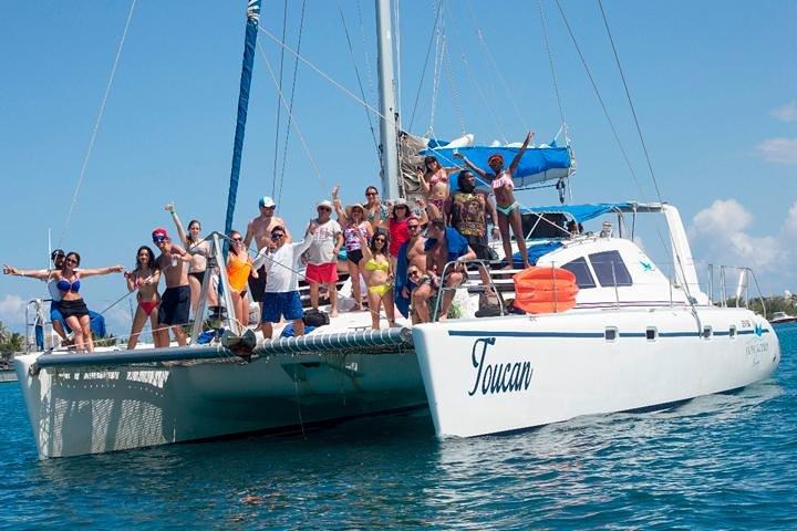 Isla Mujeres Catamaran Adventure All Inclusive saindo de Cancún