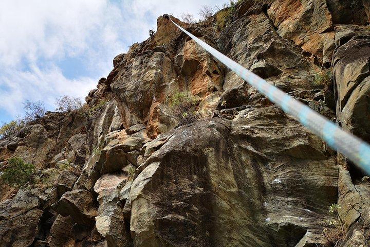 Arrampicata nello spazio naturale.