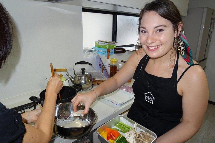 日本文化と日本食の体験教室「折り紙、うどん打ち、和食、抹茶、書道」のすべてを４時間で体験
