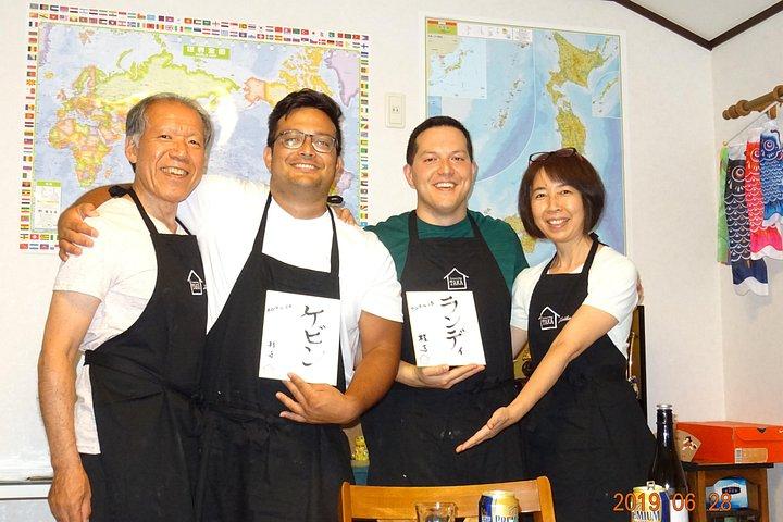 日本文化と日本食の体験教室「折り紙、うどん打ち、和食、抹茶、書道」のすべてを４時間で体験