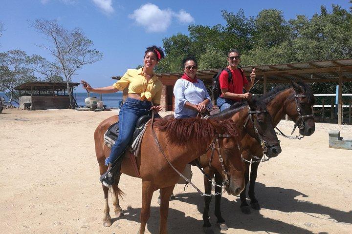Roatan Horseback Ridning och West Bay Beach