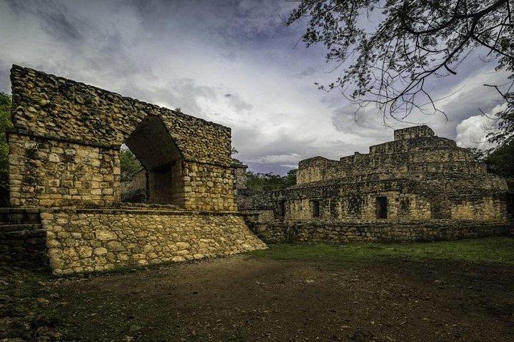 Cenote Ek Balam y Ciudad Colonial