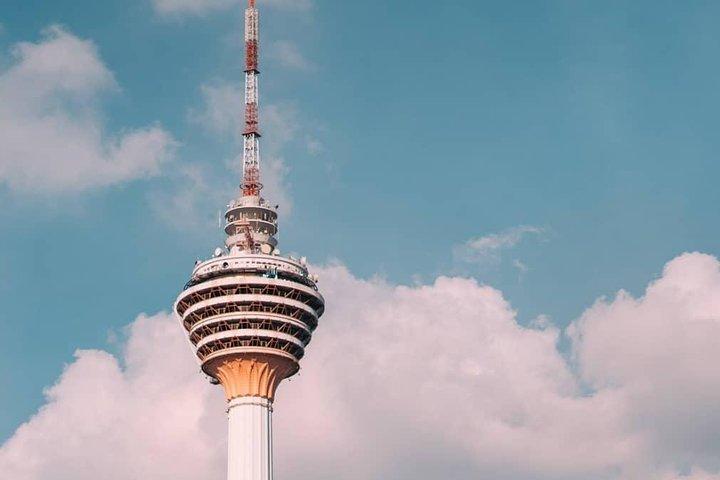 Halbtägige Stadtrundfahrt inklusive Eintritt zur Aussichtsplattform des KL Tower