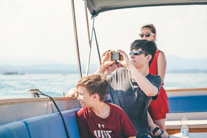 ヴェローナ発：ガルダ湖とシルミオーネ日帰りツアー（クルーズ付き）