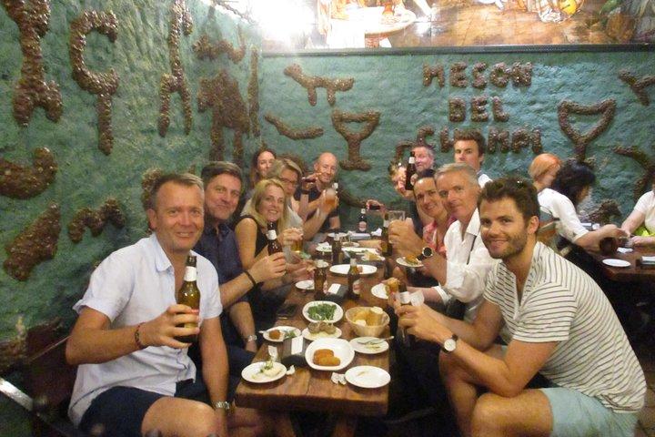 Tour de tapas e historia que termina con churros con chocolate