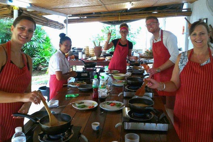 Thai Cooking Class in Koh Samui with Market Tour
