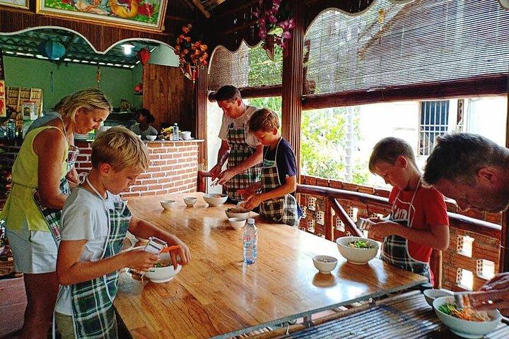 Hoi An ECo Cooking Class Tour avgår från HOI AN eller DA NANG city (Private Tour)