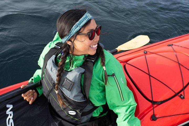 Propriétaire exploité, bateau mis à l'eau, excursion en kayak