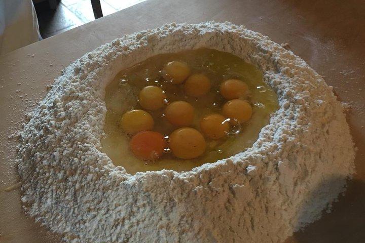 オリーブとワインの農園でソムリエによるオーガニック料理教室