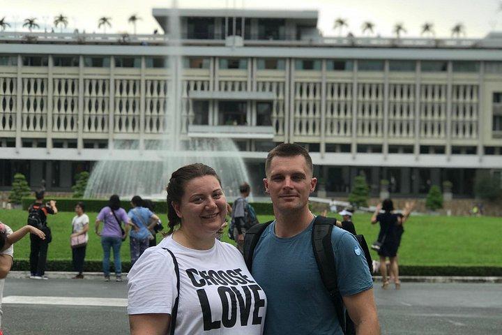 Discover Saigon Main Sights by Walking