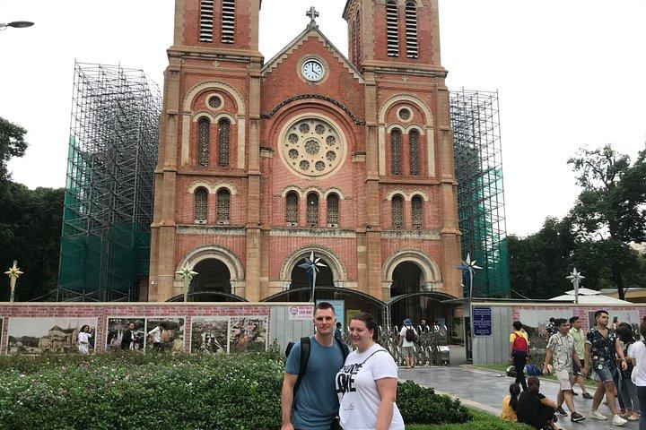 Discover Saigon Main Sights by Walking