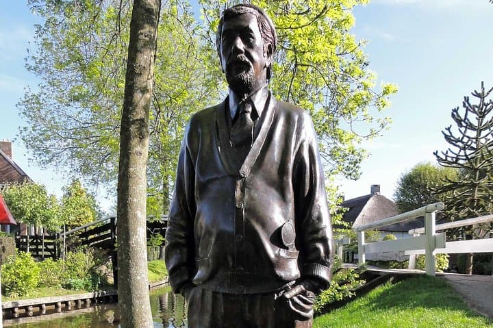 Private Day Trip from Amsterdam to Giethoorn including boat tour
