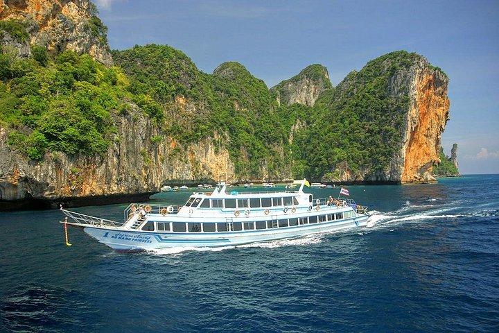 アオナンプリンセスフェリーによるライラ島へのライレイビーチ