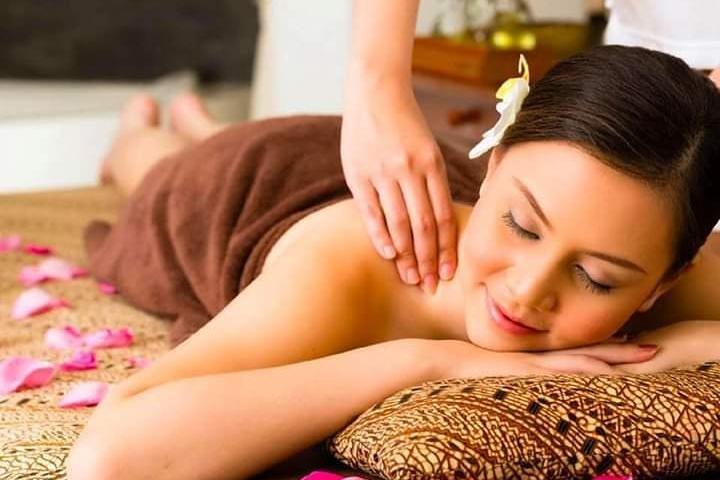Aromaterapi Massage (Natural Oil Massage Full Body) 60 minutter
