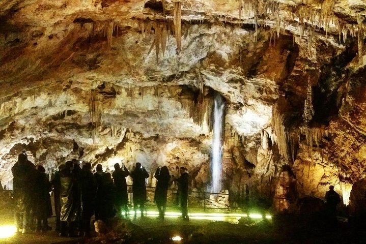 Speciel Montenegro: Lipa-hule - Njegošs mausoleum - Njeguši landsby - Cetinje
