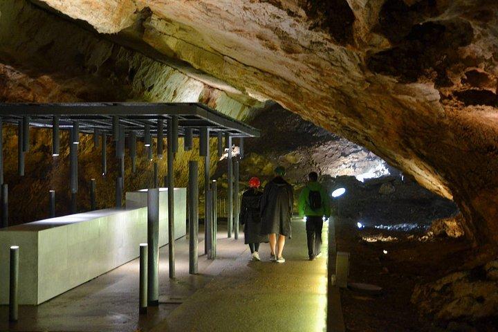 特別なモンテネグロ：リパ洞窟–Njegošの霊廟-Njeguši村– Cetinje